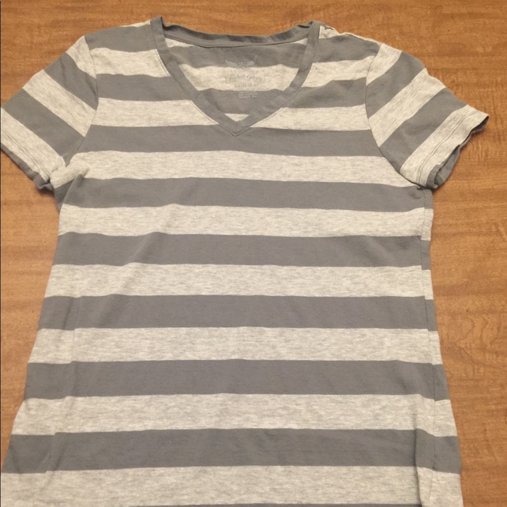 V neck tee